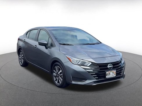 Used 2023 Nissan Versa SV image 3