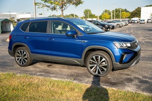 Certified 2022 Volkswagen Taos SE image 36