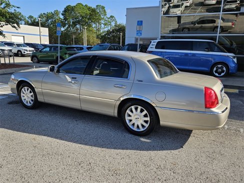 Used 2008 Lincoln Town Car Signature Limited image 4