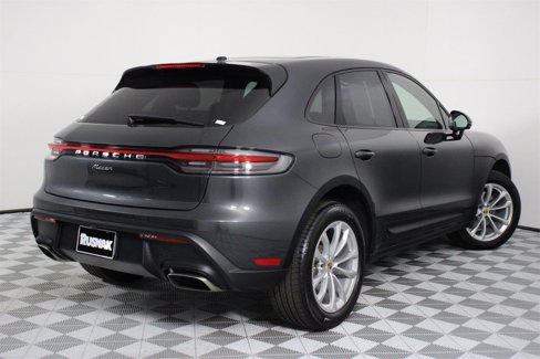 Certified 2025 Porsche Macan image 7