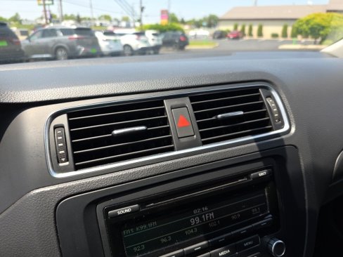 Used 2012 Volkswagen Jetta S image 19