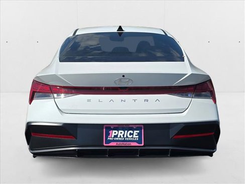 Used 2024 Hyundai Elantra SEL w/ Convenience Package image 6