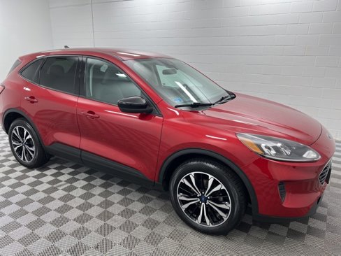 Used 2021 Ford Escape SE w/ SE Sport Appearance Package image 5