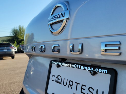 Used 2021 Nissan Rogue SV w/ Premium Package image 8