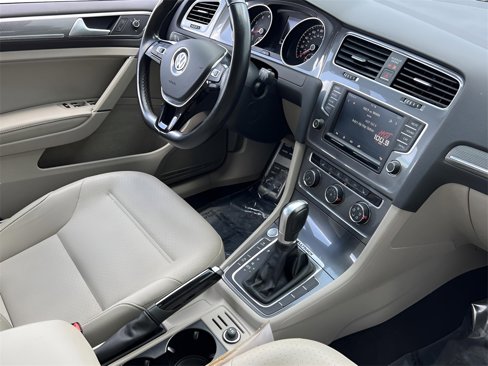 Used 2017 Volkswagen Golf Alltrack SE image 3