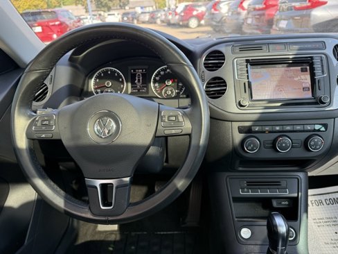 Used 2016 Volkswagen Tiguan SE image 20