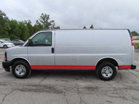 Used 2017 Chevrolet Express 2500 image 7