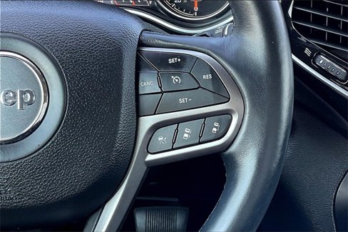 Used 2019 Jeep Cherokee Limited w/ Luxury Group image 20