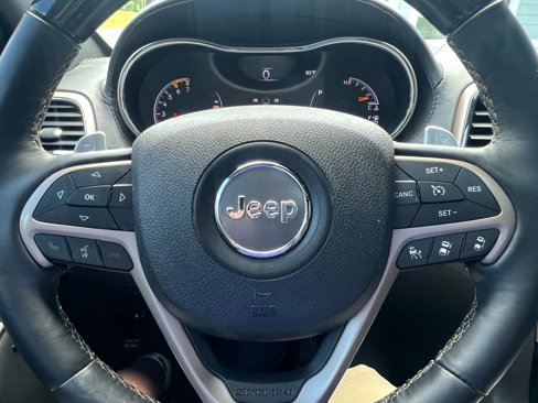 Used 2017 Jeep Grand Cherokee Overland w/ Jeep Active Safety Group image 16