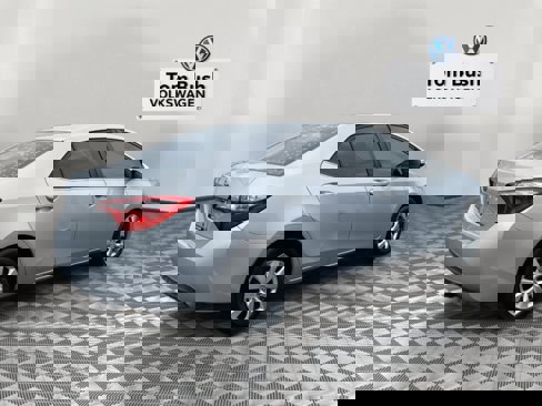 Used 2015 Toyota Corolla LE image 3