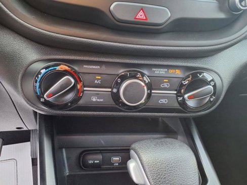 Used 2022 Kia Soul LX image 16