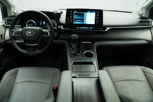 Used 2024 Toyota Sienna Limited image 40