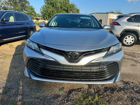Used 2020 Toyota Camry LE image 3