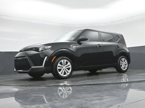 Used 2023 Kia Soul LX image 47