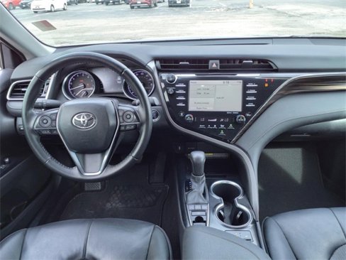 Used 2020 Toyota Camry XLE image 19
