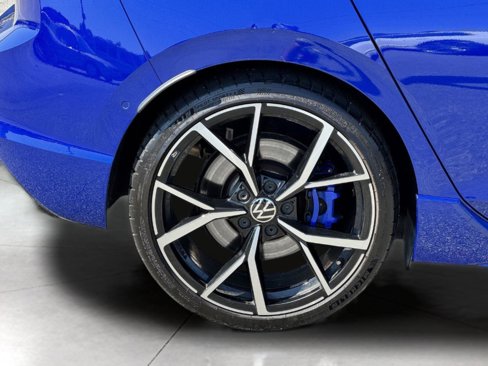 Used 2022 Volkswagen Golf R image 65