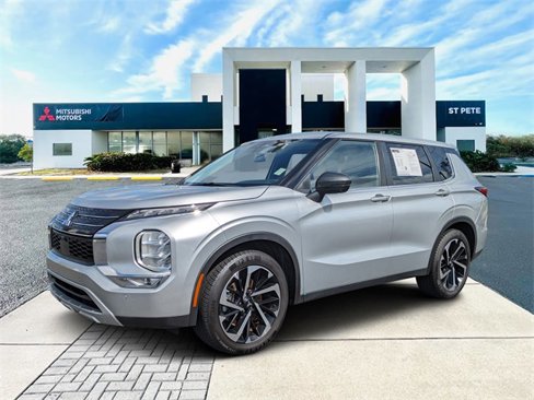 Used 2022 Mitsubishi Outlander SE image 1