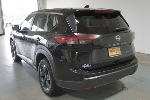 Used 2024 Nissan Rogue SV image 3