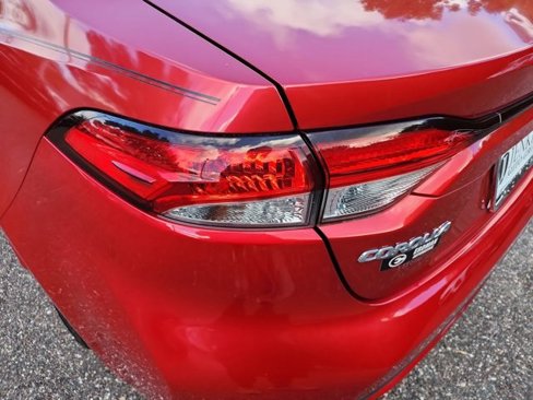 Used 2021 Toyota Corolla LE image 6
