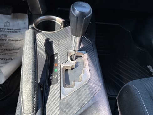 Used 2015 Toyota RAV4 XLE image 28