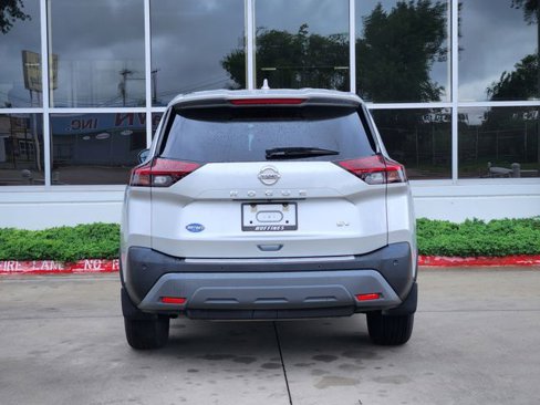 Used 2021 Nissan Rogue SV image 6