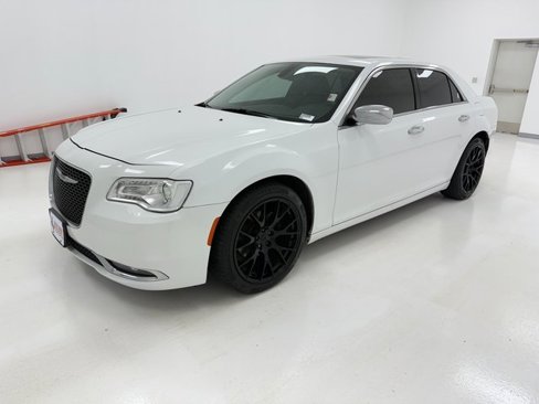 Used 2019 Chrysler 300 Limited image 5