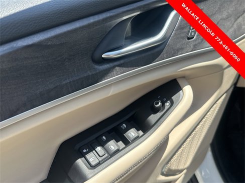 Used 2022 Jeep Grand Cherokee L Limited image 19