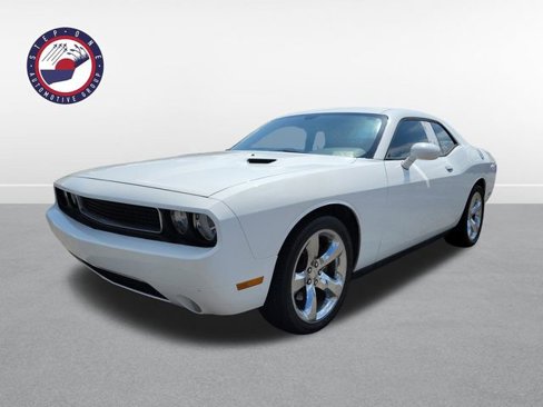 Used 2014 Dodge Challenger R/T image 2