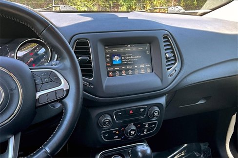 Used 2020 Jeep Compass Latitude image 9