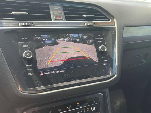Used 2022 Volkswagen Tiguan SE w/ Panoramic Sunroof Package image 29