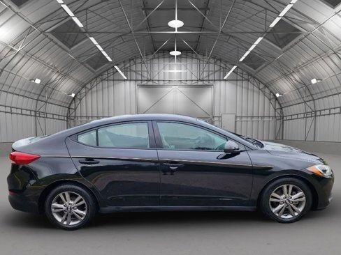 Used 2017 Hyundai Elantra SE image 5