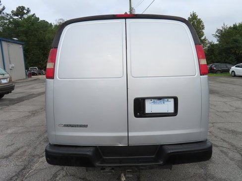 Used 2017 Chevrolet Express 2500 image 5