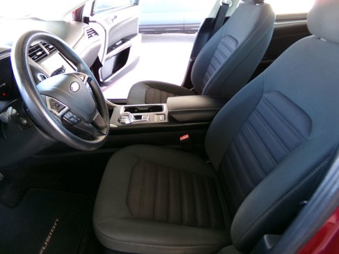 Used 2018 Ford Fusion SE w/ Fusion SE Technology Package image 19