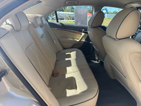Used 2010 Lincoln MKZ image 24