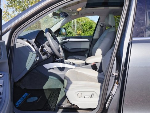 Used 2017 Audi Q5 2.0T Premium Plus w/ Technology Package image 13