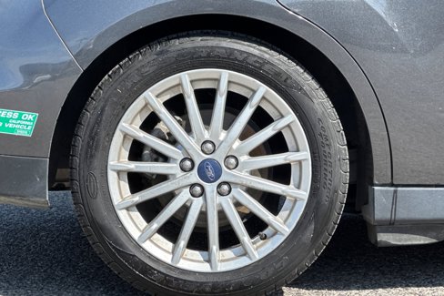Used 2015 Ford C-MAX Energi SEL image 11