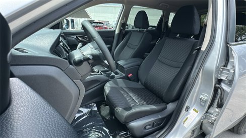 Used 2018 Nissan Rogue SV image 29