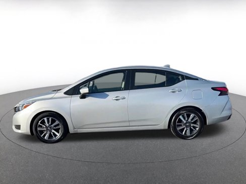 Used 2023 Nissan Versa SV image 9