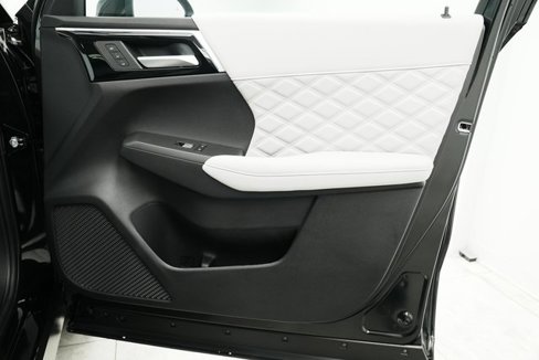 Used 2025 Mitsubishi Outlander SEL image 16
