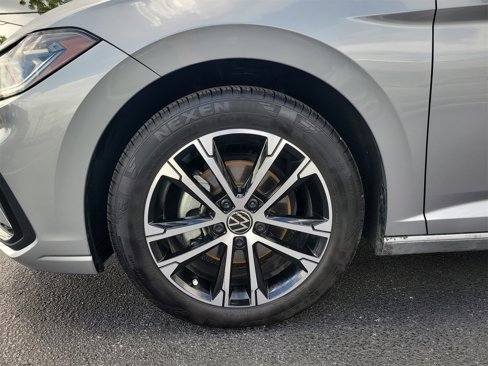 Certified 2025 Volkswagen Jetta Sport image 9