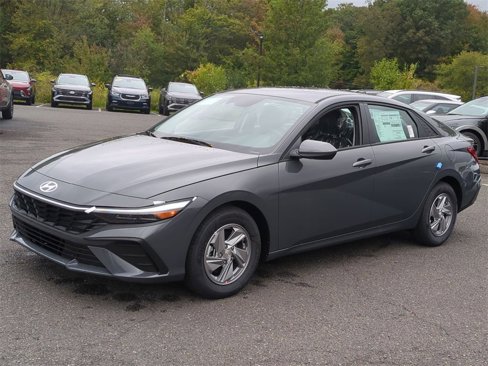 Certified 2025 Hyundai Elantra SE w/ Cargo Package image 7