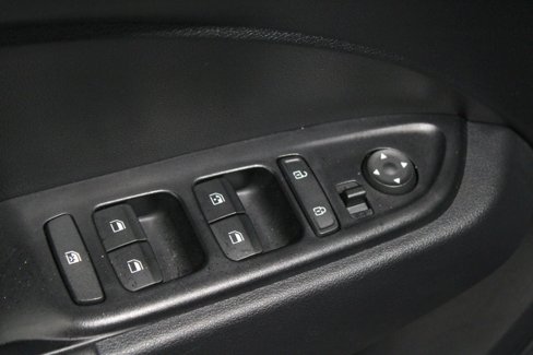 Used 2023 Hyundai Venue Limited image 4