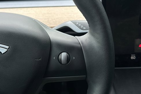 Used 2022 Tesla Model Y Long Range image 25