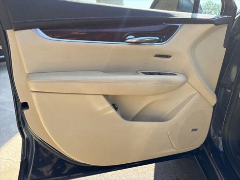 Used 2017 Cadillac XT5 Luxury w/ Driver Awareness Package image 12