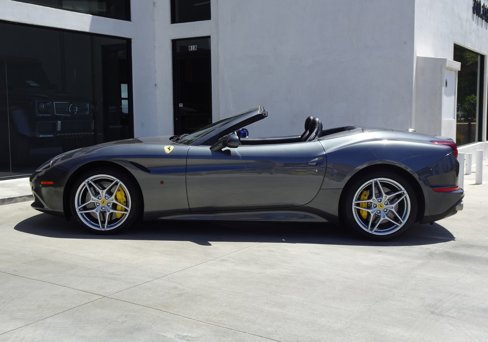 Used 2015 Ferrari California T image 4