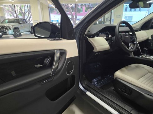 Certified 2023 Land Rover Discovery Sport SE image 17