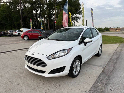 Used 2016 Ford Fiesta SE image 2