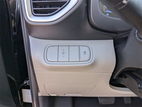 Used 2023 Hyundai Venue SEL image 16
