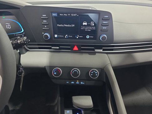 New 2025 Hyundai Elantra SE image 7