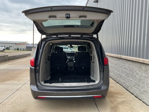 Used 2017 Chrysler Pacifica Touring-L image 22